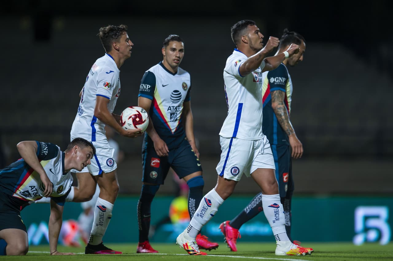 Antes de terminar el primer tiempo, llegó el empate patrocinado por Federico Viñas (40’). Remató un tiro de esquina y el balón se metió en su propia meta.