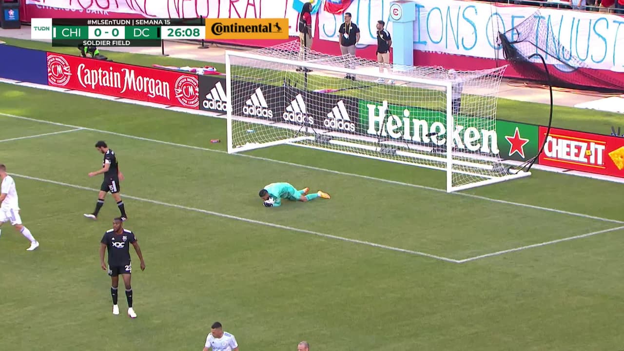 ¡TIRO ATAJADO! disparo por Gastón Giménez.