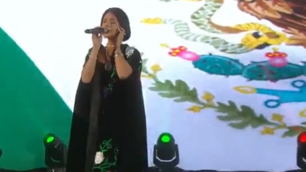Ángela Aguilar también canta himno del América