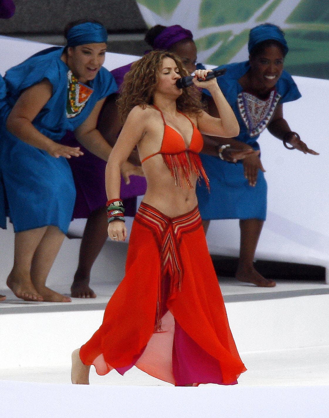 Shakira fue protagonista en el Mundial Alemania 2006 y fue la artista en la clausura del evento con su canción 'Hips don't lie', cuyo baile se robó las miradas a nivel internacional.