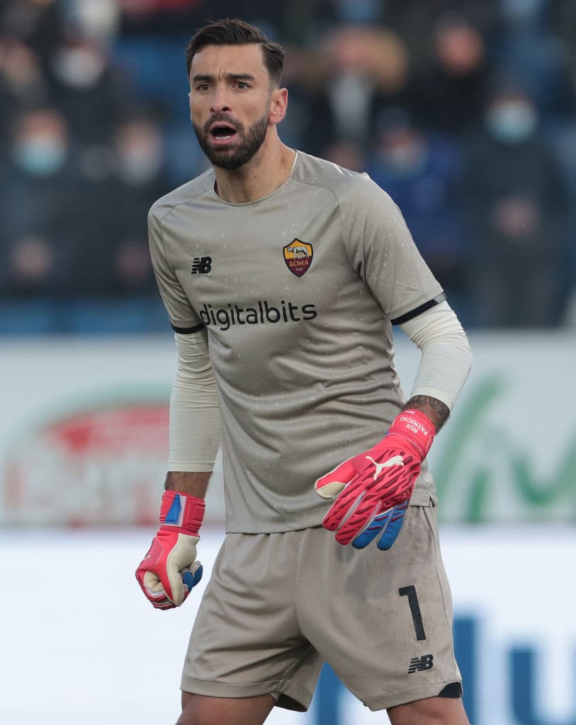 La Roma visitó al poderoso Atalanta, mostró su futbol y los golearon 1-4, mientras que la Juventus salió victoriosa 0-2 en su visita al Bologna.