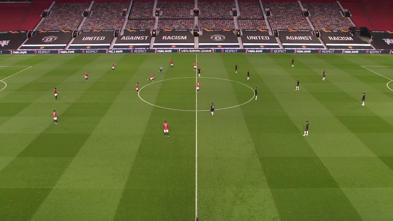 Arranca el partido y la pelota está en juego.