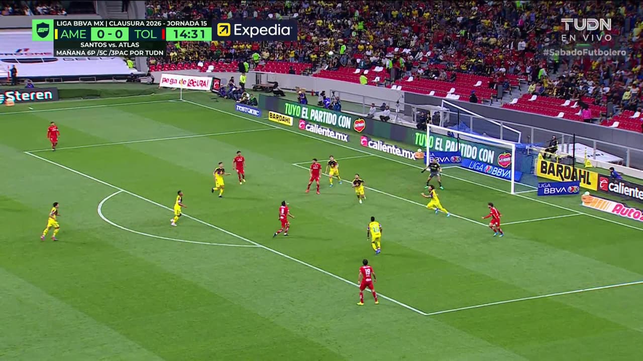 ¡TIRO ATAJADO! disparo por Nicolás Castro.