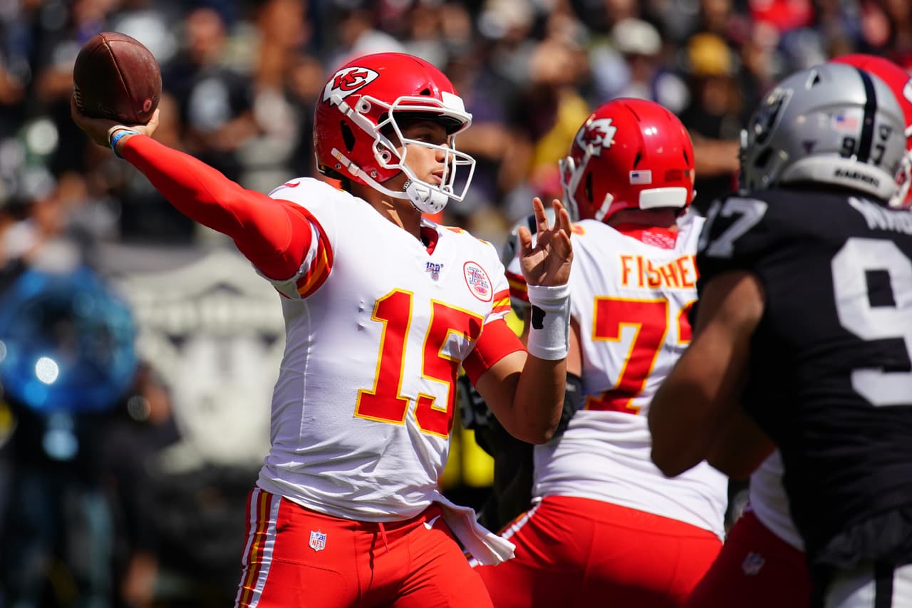 <b>Patrick Mahomes </b>(Kansas City Chiefs) |
<b> 24 años</b> | 17 septiembre 1995 | Se quedó a un partido de disputar el Super Bowl en su segunda temporada y ahora, con mayor experiencia, está deslumbrando desde el inicio para acabar con la dinastía de New England en la Conferencia Americana.