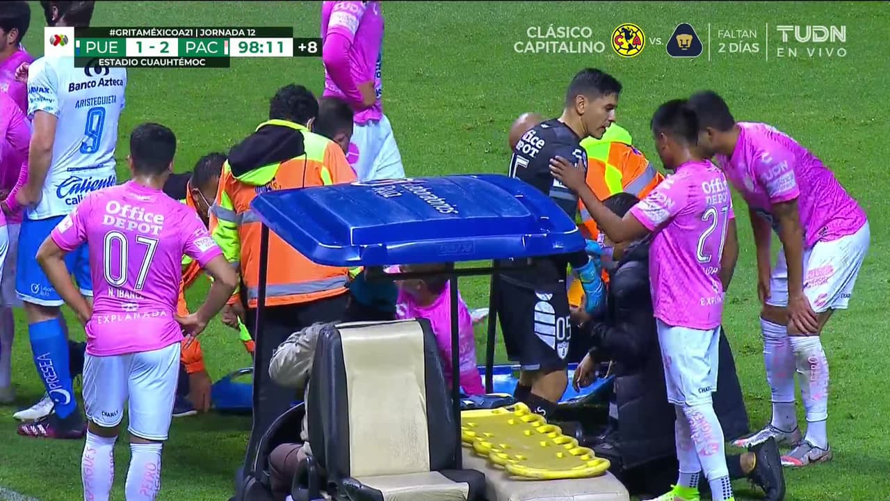 Arranca el partido y la pelota está en juego.