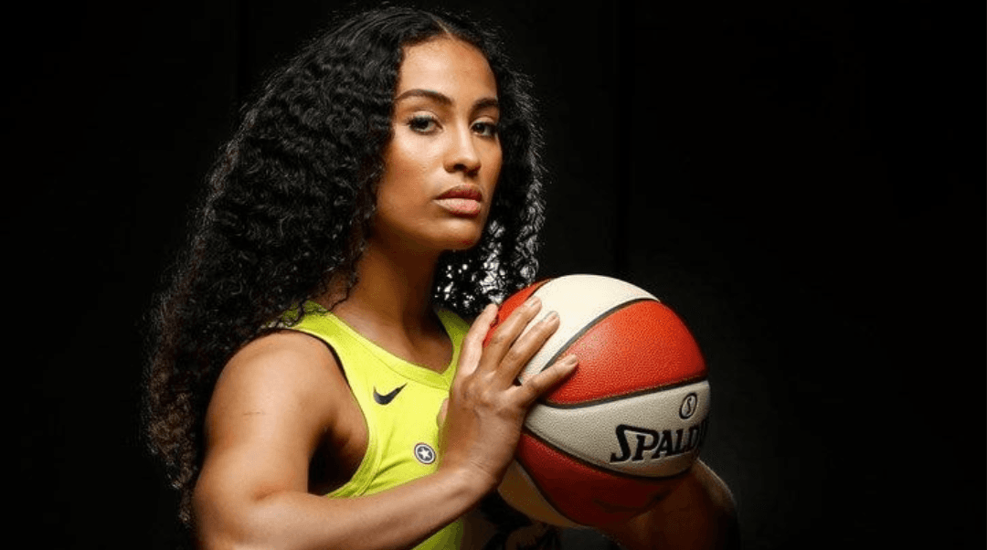 <b>Skylar Diggins-Smith</b>
<br>La estrella de la WNBA, seis meses después del nacimiento de su hijo, obtuvo 19 puntos para la selección nacional femenina de EE. UU. En su victoria en el juego de exhibición sobre Texas A&M. Fue un regreso emocional.