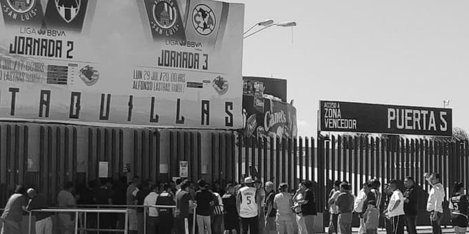 Seguidores de Monterrey reportan maltrato de autoridades en San Luis