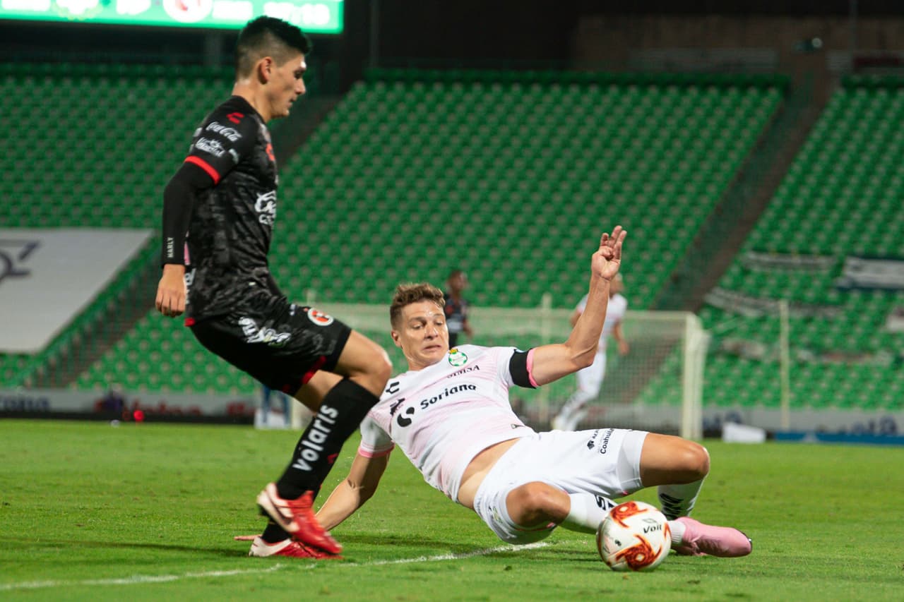 Con goles de Gael Sandoal y autogol de Vladimir Loroña santos vence y complica la clasificación de Xolos.