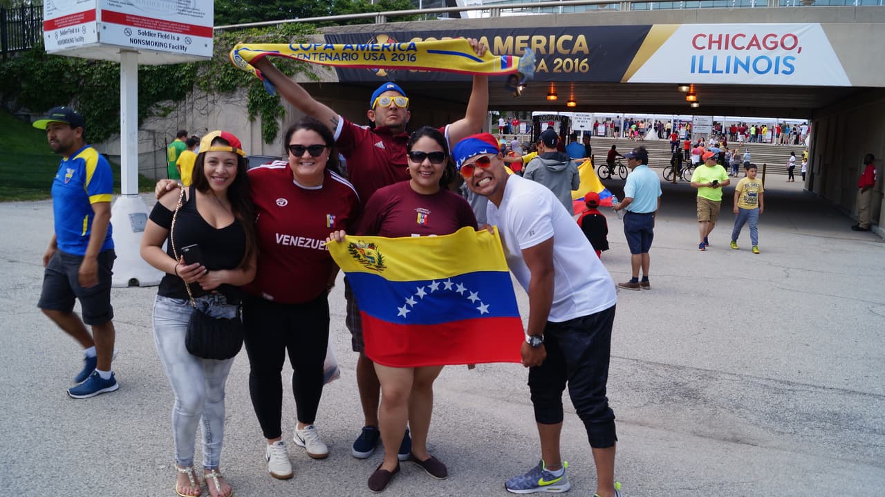Aficionados se dieron cita al Soldier Field para el enfrentamiento entre Jamaica y Venezuela en Chicago