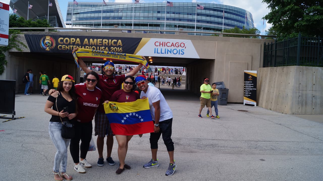 Aficionados se dieron cita al Soldier Field para el enfrentamiento entre Jamaica y Venezuela en Chicago