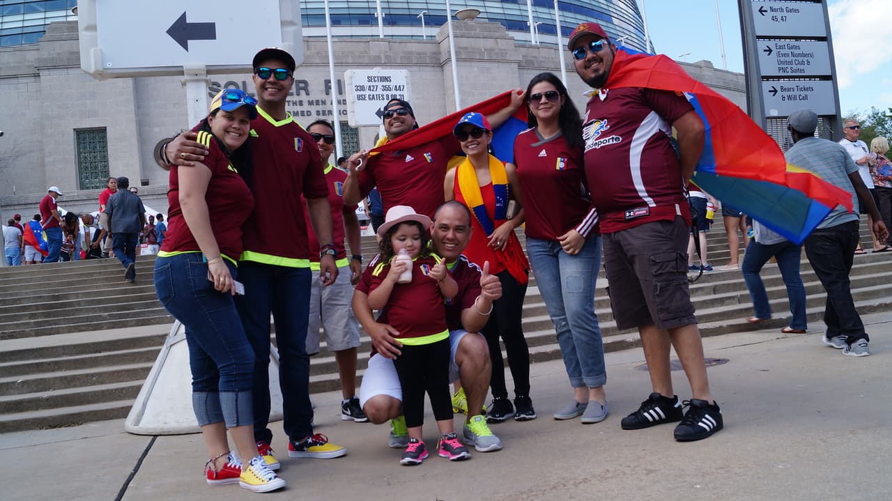 Aficionados se dieron cita al Soldier Field para el enfrentamiento entre Jamaica y Venezuela en Chicago