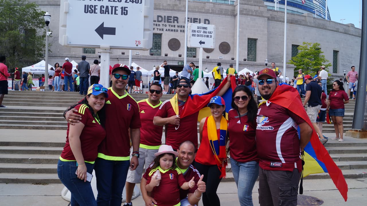 Aficionados se dieron cita al Soldier Field para el enfrentamiento entre Jamaica y Venezuela en Chicago