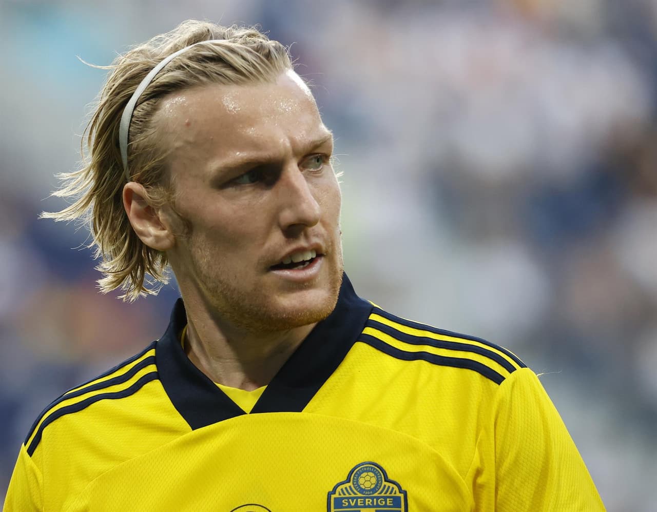 Suecia, de último minuto, derrota a Polonia 3-2 en el Grupo E de la Euro 2020 y califica como primer lugar a Octavos. Emil Forsberg anotó doblete durante el encuentro y Viktor Claesson se encargó de anotar el tercer tanto, mientras que los goles de Robert Lewandowski no le alcanzó a la escuadra polaca y queda fuera de la competencia.