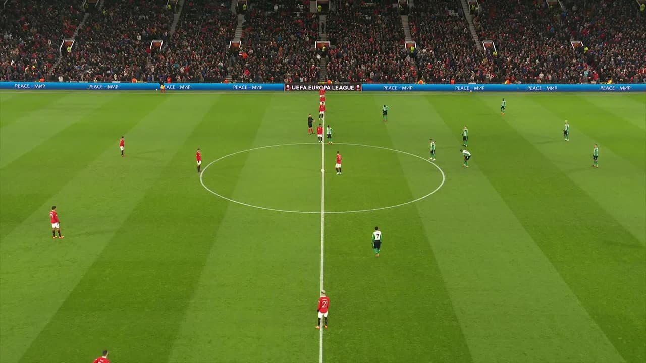 Arranca el partido y la pelota está en juego.