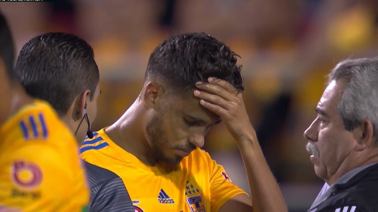 Diego Reyes abandona en ambulancia la Leagues Cup