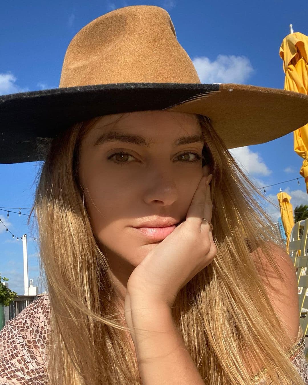 Pero ella no se esperaba que, durante la grabación, cupido haría de las suyas.