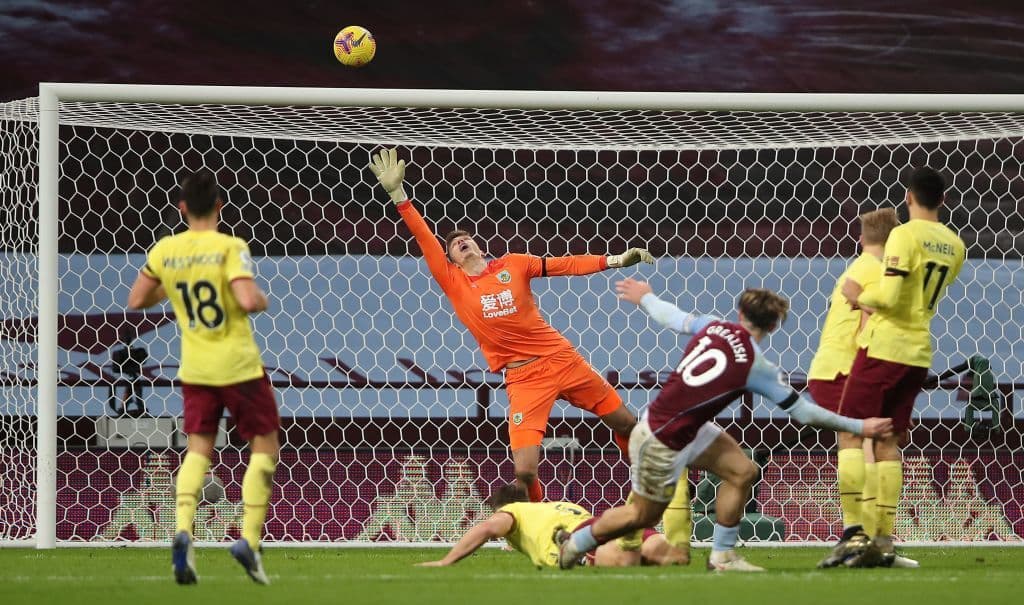 Burnley sabe como contener al ataque del Aston Villa y terminan empatando 0-0 en Birmingham.