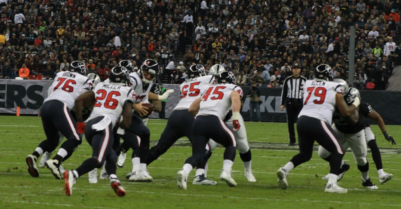 Te presentamos las mejores imágenes que nos dejó el juego entre Raiders y Texans en la cancha del estadio Azteca de la ciudad de México.