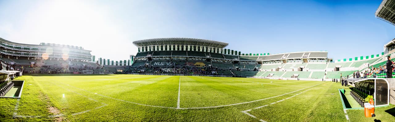 Otro estadio digno del recuerdo que afortunadamente no fue demolido, sino remodelado, fue el Coruco Díaz del Zacatepec.
