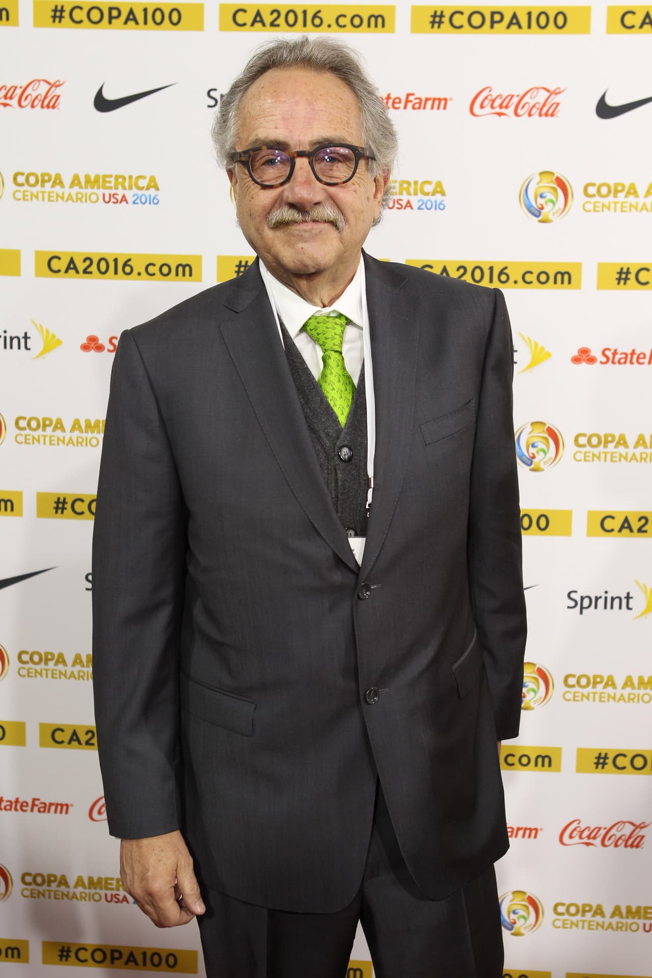 Decio de María advirtió a la afición: "Puede haber una sanción de puntos al Tri"