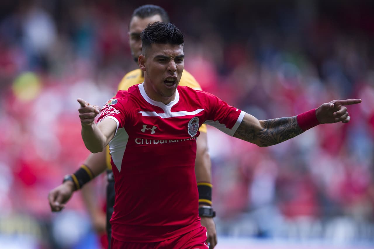 Mendoza, por segunda ocasión en el juego, puso el 3-0 al minuto 13 de juego para Toluca.