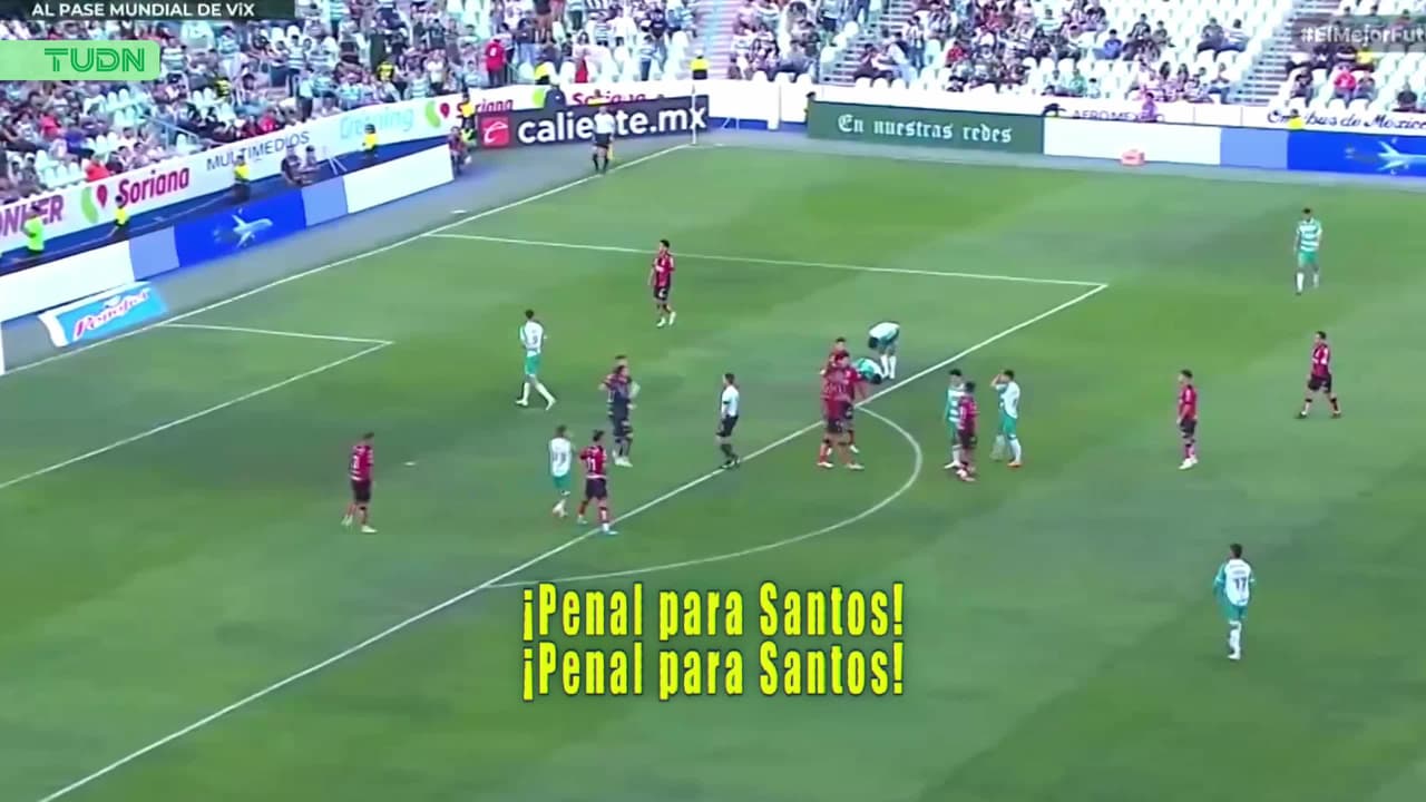 ¡Penal para Santos! El árbitro no duda y señala la pena máxima