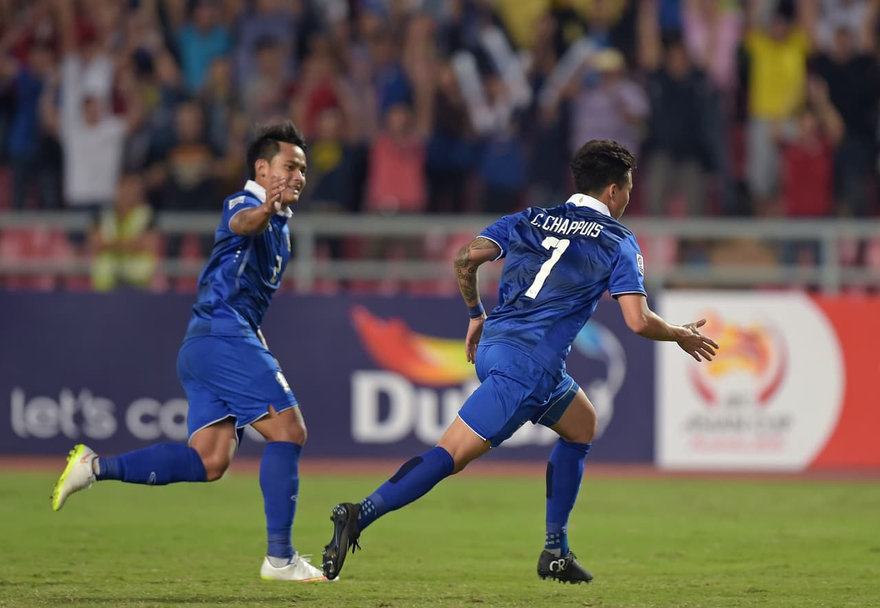 El suizo Charyl Chappuis celebró emocionado su gol con el Buriram United contra Jiangsu Sainty en la Copa Asiática del 2014, pero su salto le resultó en una lesión en su tobillo izquierdo.