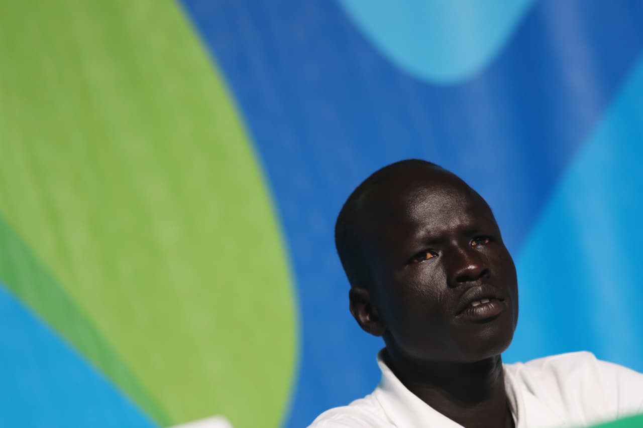 James Nyang Chiengjiek - Atletismo - 400m - País de origen - Sudán del Sur - El trabajo de James Nyang Chiengjiek cuando niño era a cuidar del ganado pero unos soldados trataron de secuestrarlo y forzarlo a ser un niño soldado en Sudán del Sur. A los 13 años, se escapó.