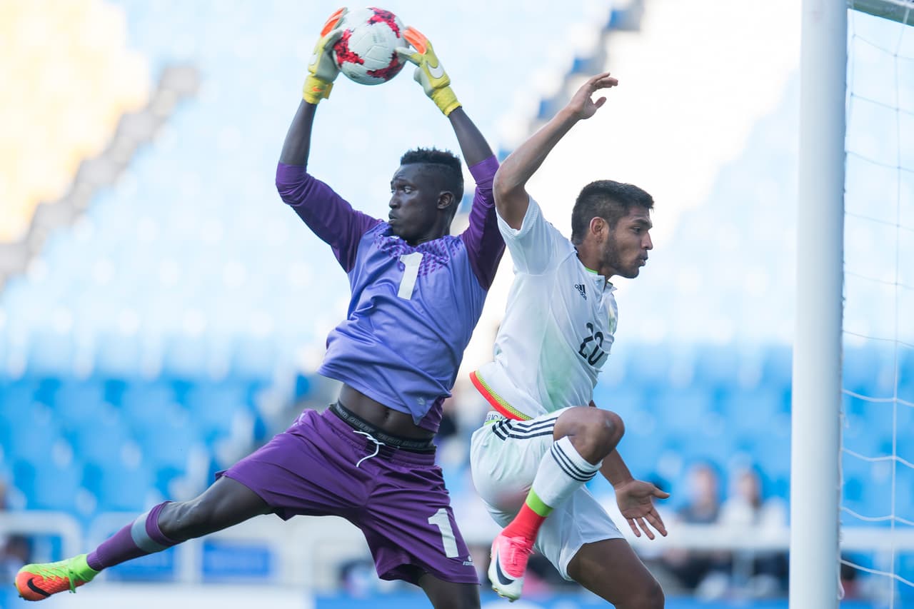 México salió todavía más decidido tras el descanso y aunque mejoró en la elaboración, falló a la hora de definir con dos errores de Yrizar y Aguirre, que tuvieron todo a favor para estrenar el marcador.