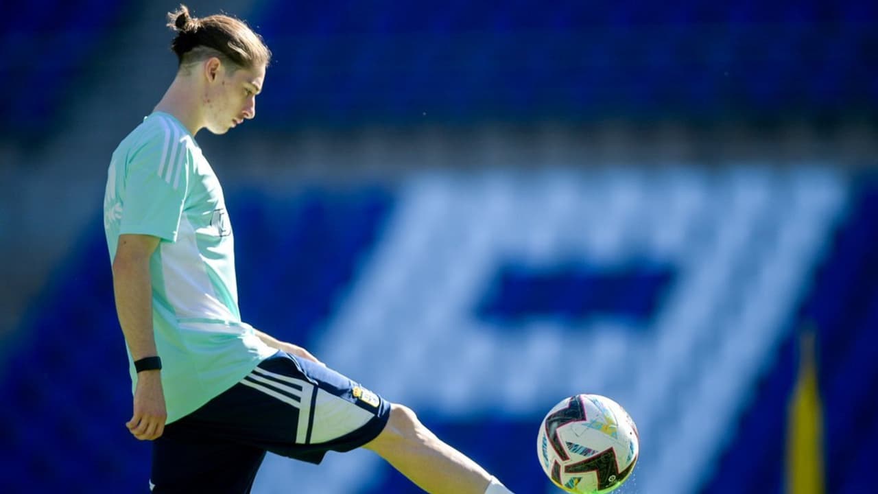 Marcelo Flores recibe críticas en España ante el mal momento de Real Oviedo