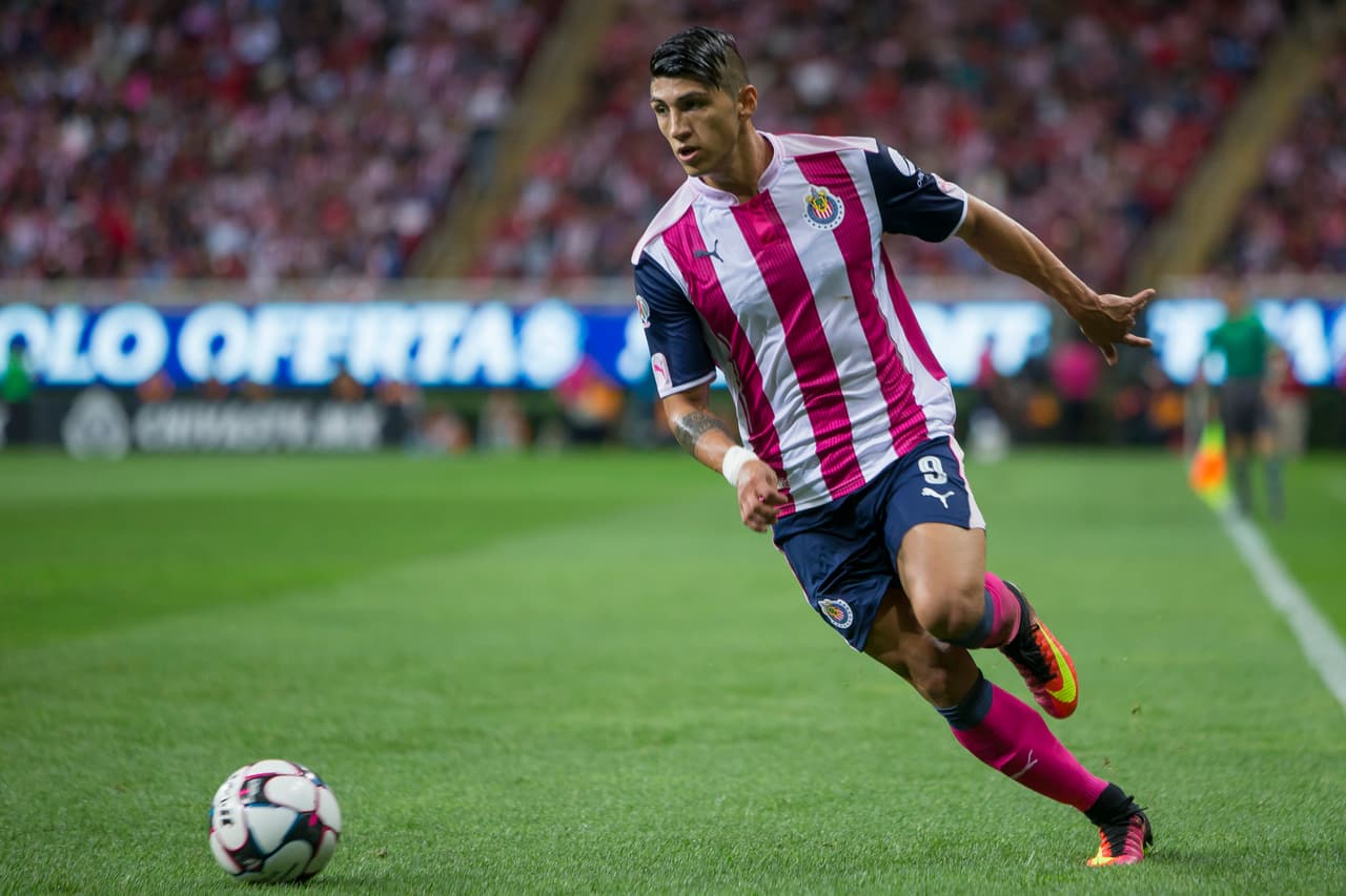 La llegada de Alan Pulido a las Chivas parece que ha sido de la mejor manera. El delantero volvió a anotar y ello se une al momento de Isaac Brizuela que ha tomado la batuta del Rebaño. Con ellos como estandarte, Guadalajara sigue dando pasos para el tipo de juego y de resultados que busca la cúpula.