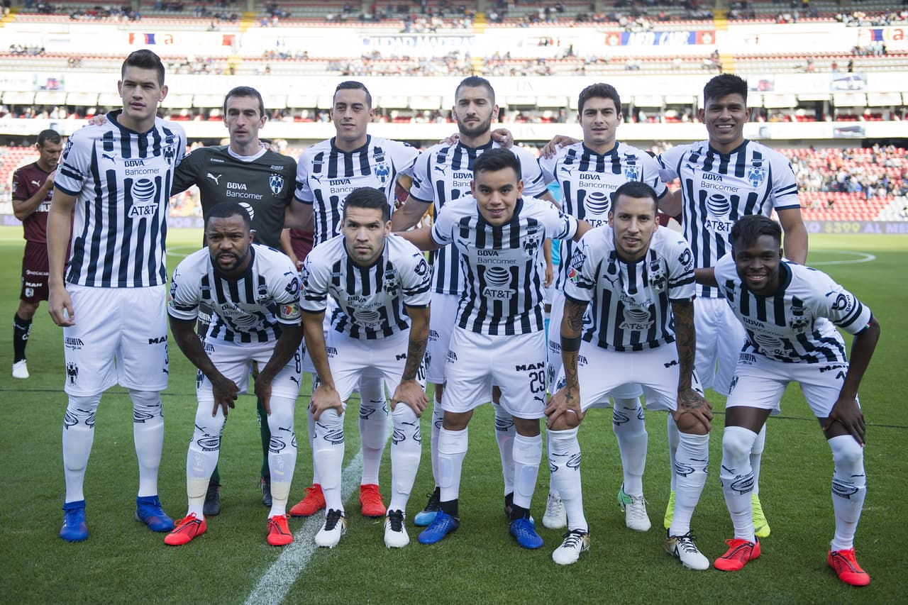 Diego Alonso mostró estos 11 futbolistas para el inicio del cotejo.