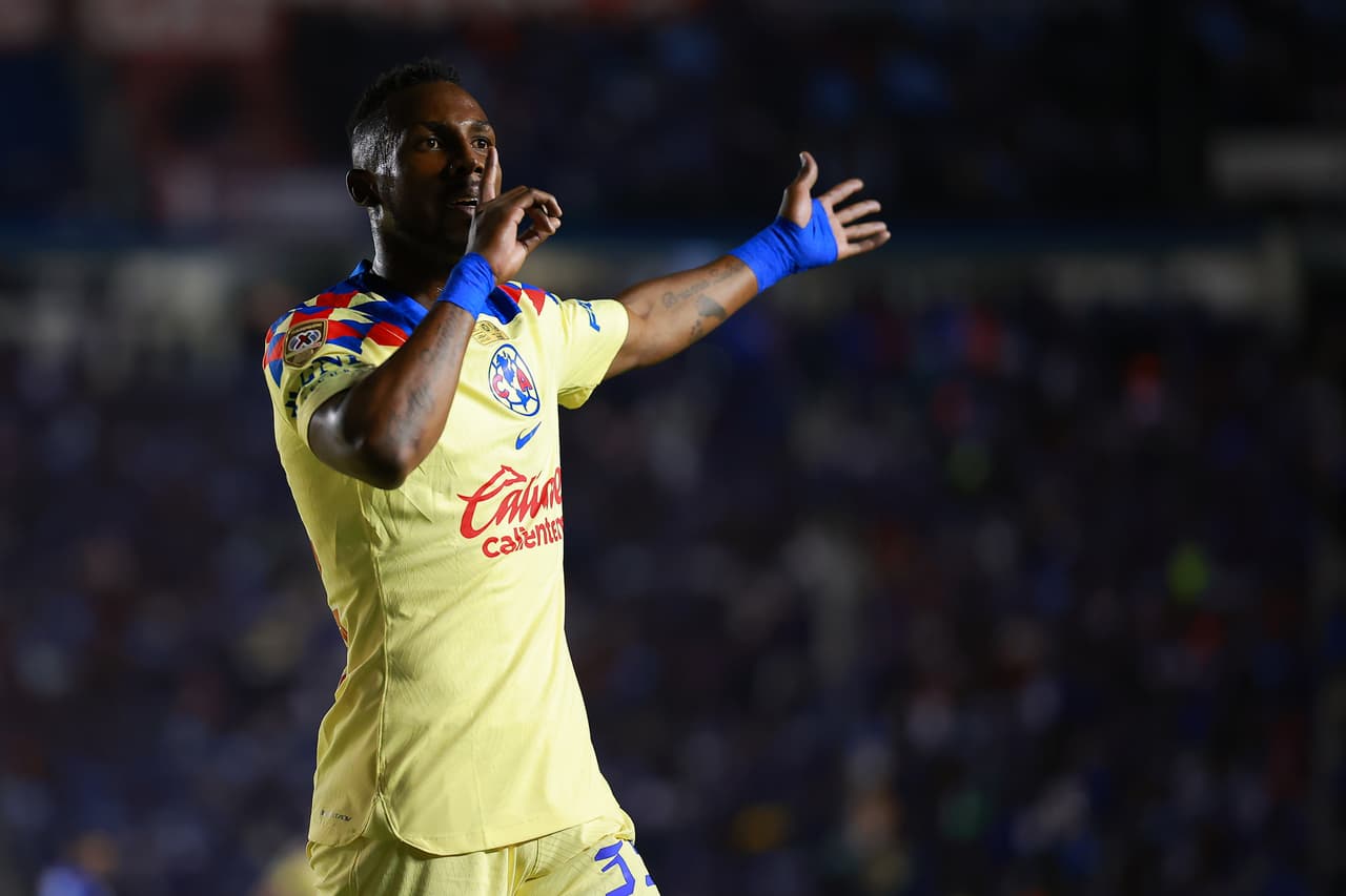 Julián Quiñones se burló de aficionado que lo criticó