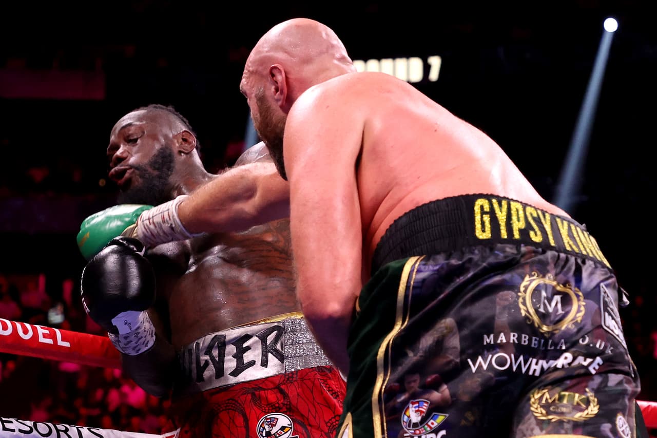 Tyson Fury derrotó por la vía de nocaut a Deontay Wilder en un plaito que no tuvo tregua, ambos boxeadores visitaron la lona.