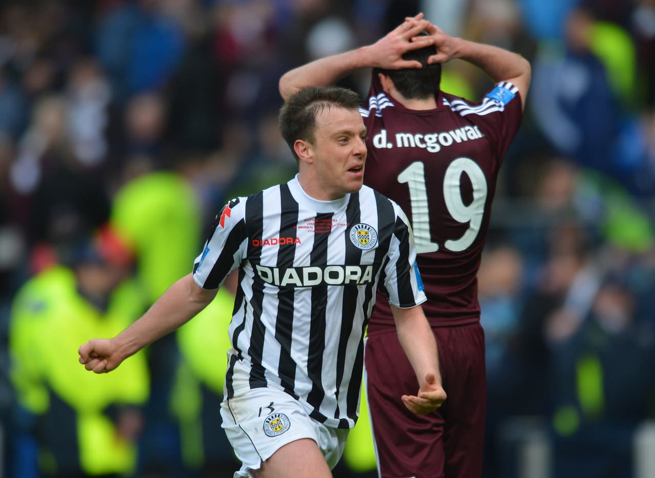 Pasó por Greenock Morton, Hamilton Academical y St. Mirren, donde mostró su mejor versión en el campo.