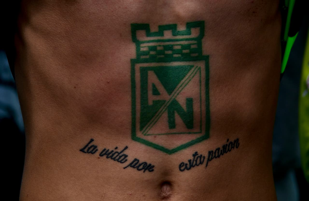 Los fanáticos en el mundo quisieron rendir un homenaje a sus países, equipos o jugadores favoritos por medio de tatuajes. Algunos más grandes y coloridos, con rostros de las figuras y escudos representativos son una muestra del cariño que alrededor del mundo expresan los hinchas del fútbol.