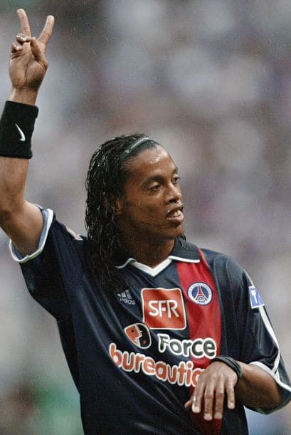 En Francia los logros se mantendrían aunque más pausados, con el Paris Saint Germain levantaría la Copa Intertoto en el 2001 antes de dar el salto a un equipo grande de España.