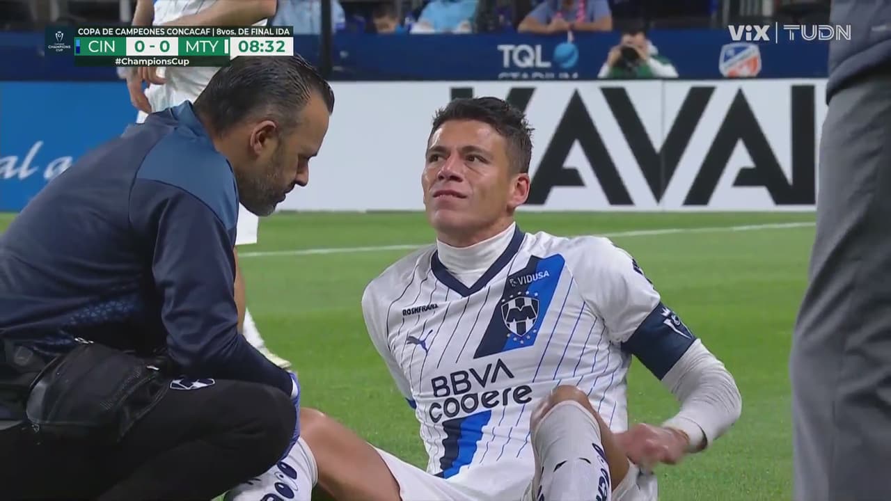 ¡Cambio forzado! Héctor Moreno deja el partido por lesión