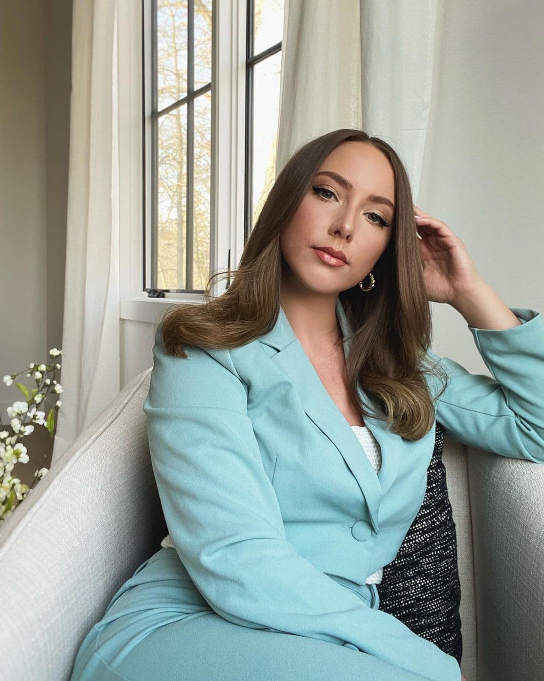 “La familia de Hailie le ha dado la bienvenida a Evan. Son una pareja a la que le encantan las noches acogedoras en lugar de las fiestas duras”, declaro una fuente cercana.