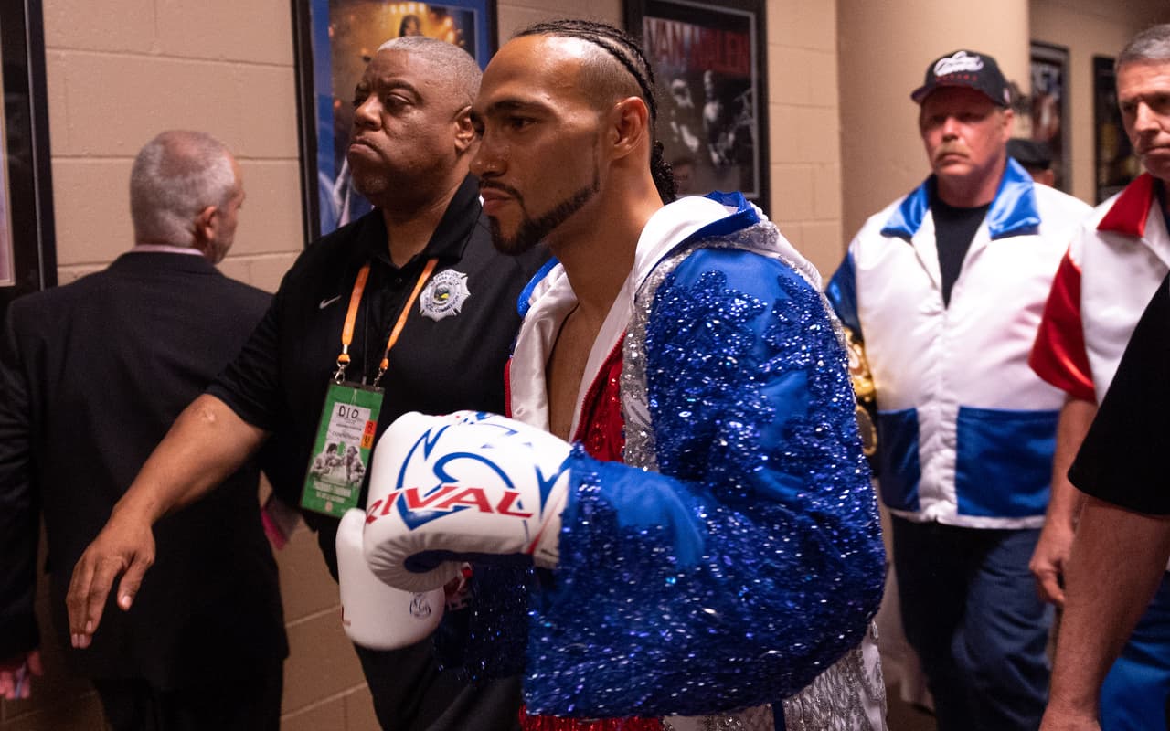 A sus 40 años, Pacquiao calló bocas con un tremendo despliegue de fortaleza y rapidez. Thurman cayó en el primer round y entregó su cetro wélter AMB al filipino.