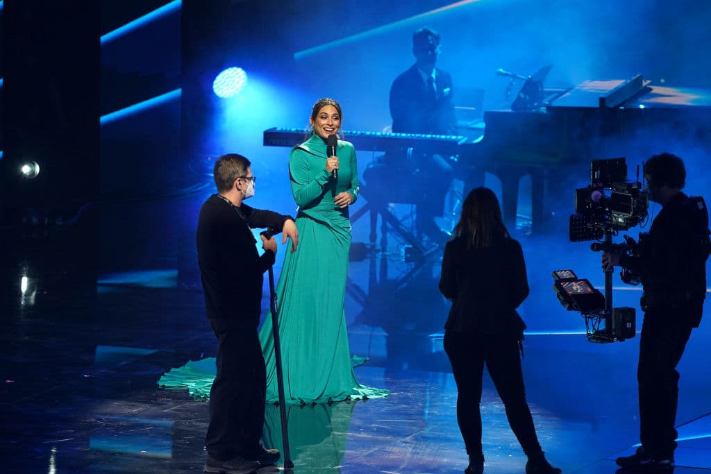 Estrellas como Natalia Lafourcade se llevo el mejor albúm, Residente recibió el premio a la canción del año y Alejandro Sanz fue el ganador de la grabación del año. Estos fueron los premios mas destacados de la noche.