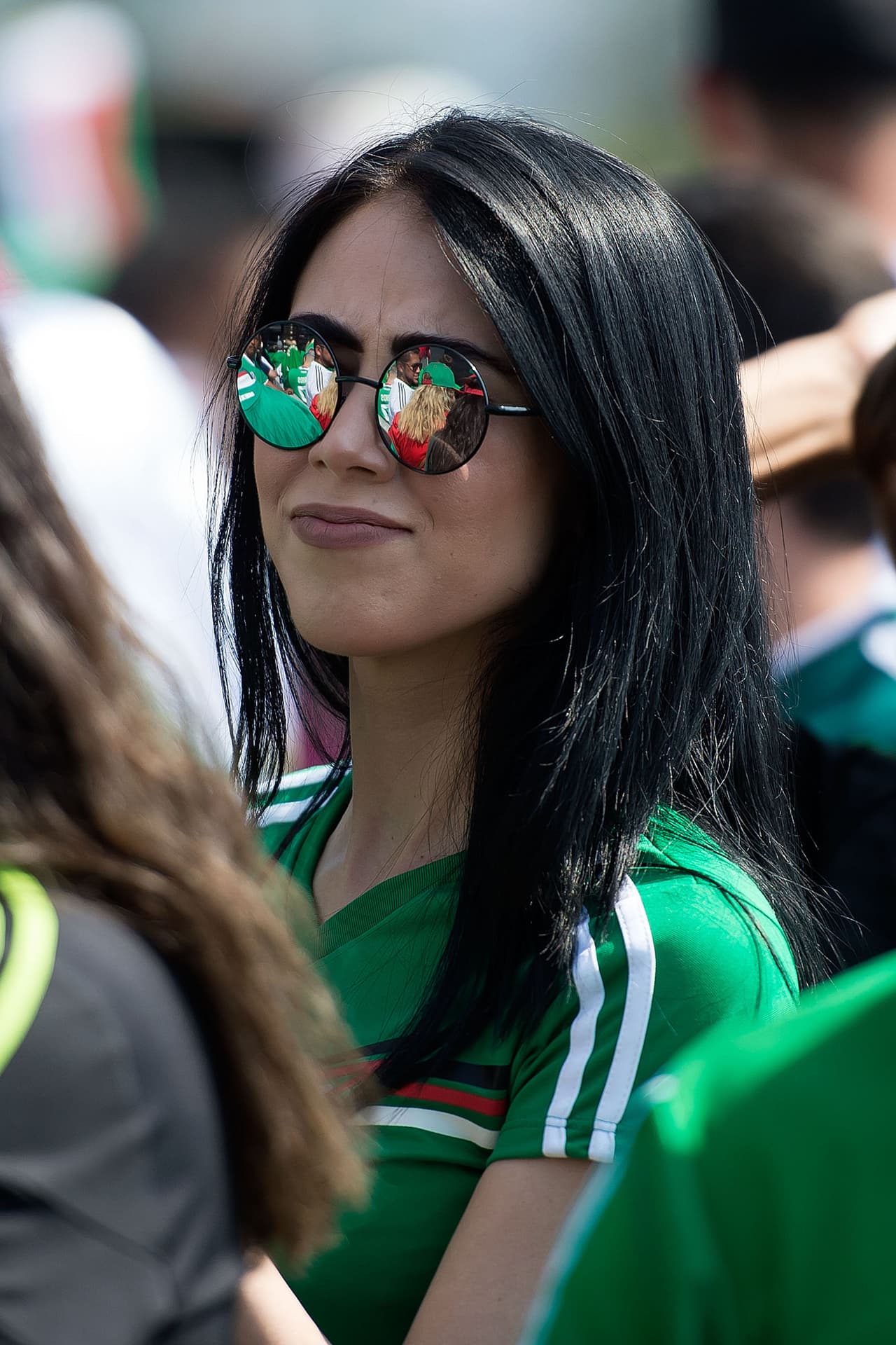 Las banderas, los atuendos típicos y el verde, blanco y rojo se hicieron presentes en el Estadio Azteca. Como siempre, la afición mexicana respondió para apoyar a la Selección.