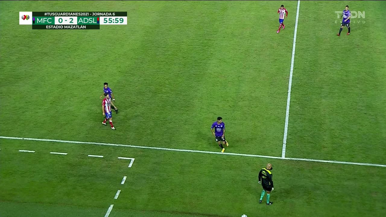 ¡TIRO ATAJADO! disparo por Camilo Sanvezzo.