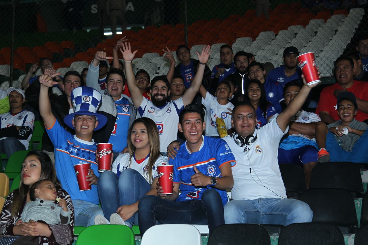 El colorido de la afición en la Jornada 3