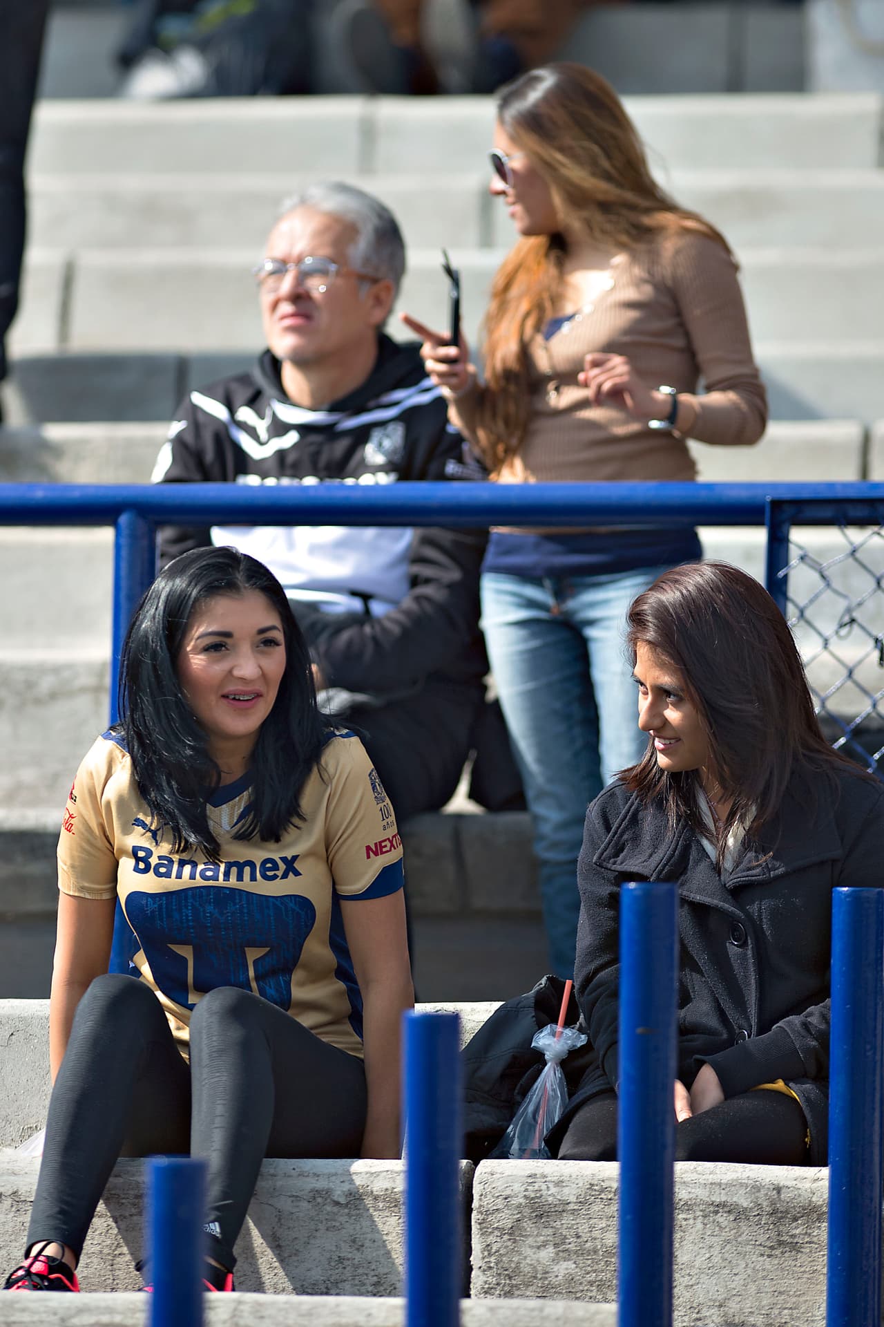 El colorido de la afición en la Jornada 3