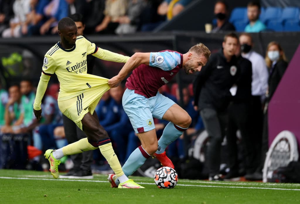 Con un gol de tiro de Martin Odegard, Arsenal ogra vencer al Burnley 0-1 y consiguen su segunda victoria de la campaña.