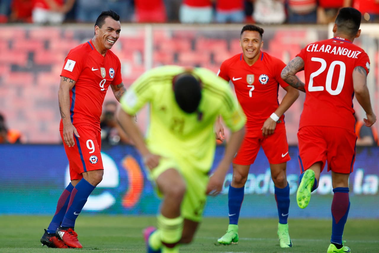 El dominio chileno quedó plasmado apenas a los 22 minutos de juego con el 3-0 contundente, que prendió la gran fiesta de los locales.
