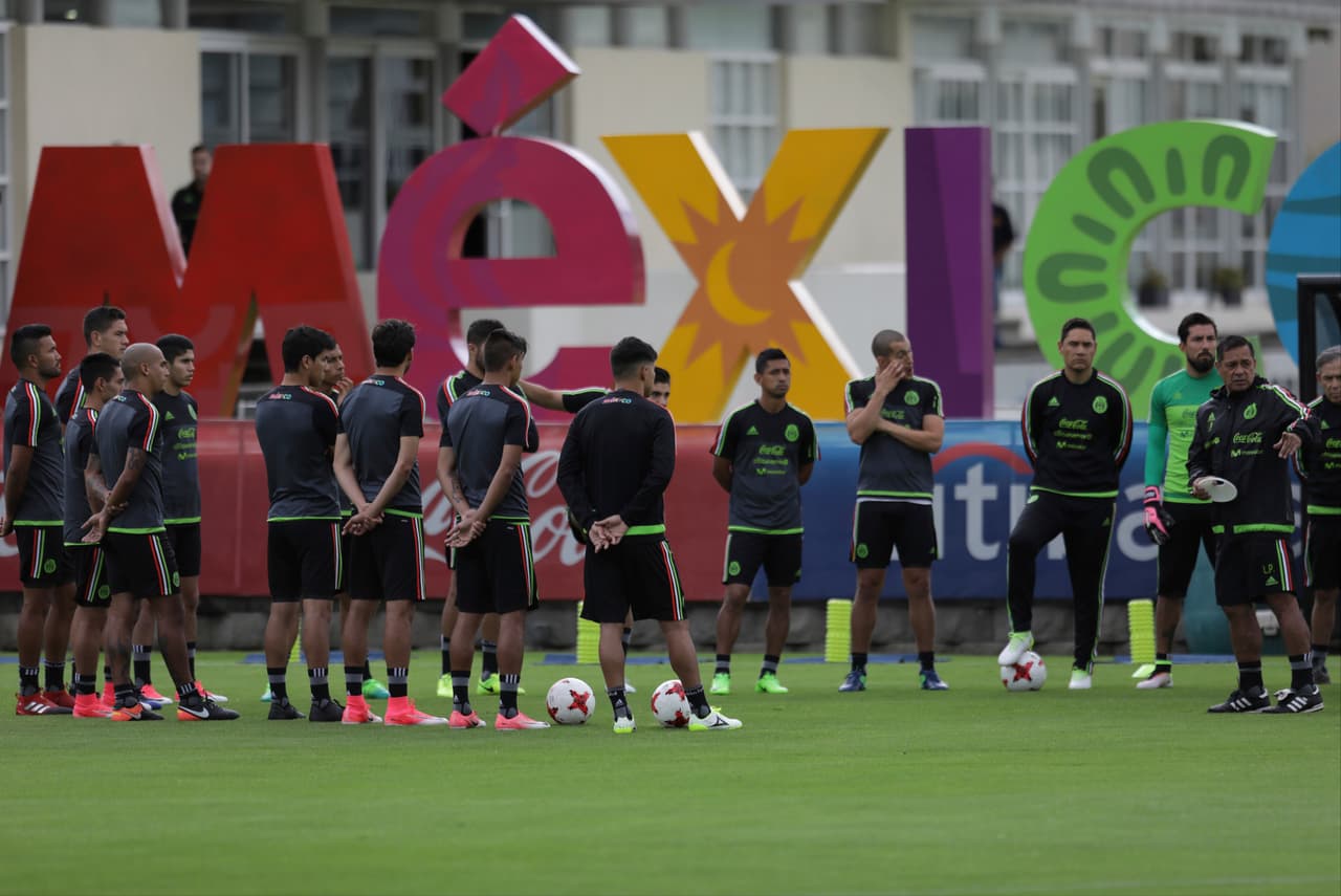 El equipo mexicano que disputará la Copa Oro en Estados Unidos se reunió en Ciudad de México para tener su primer entrenamiento con miras al torneo que arrancará en julio.