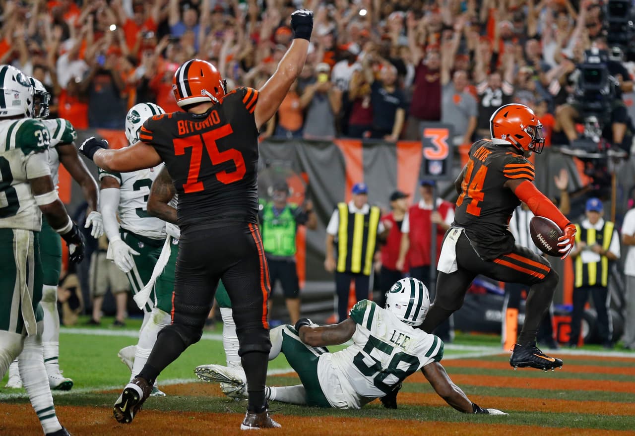 Restando 2:04 en el partido, Carlos Hyde anotó su segundo touchdown, un acarreo de una yarda, para darle ventaja definitiva a Cleveland de 21-17, rompiendo una larga sequía sin victorias.
