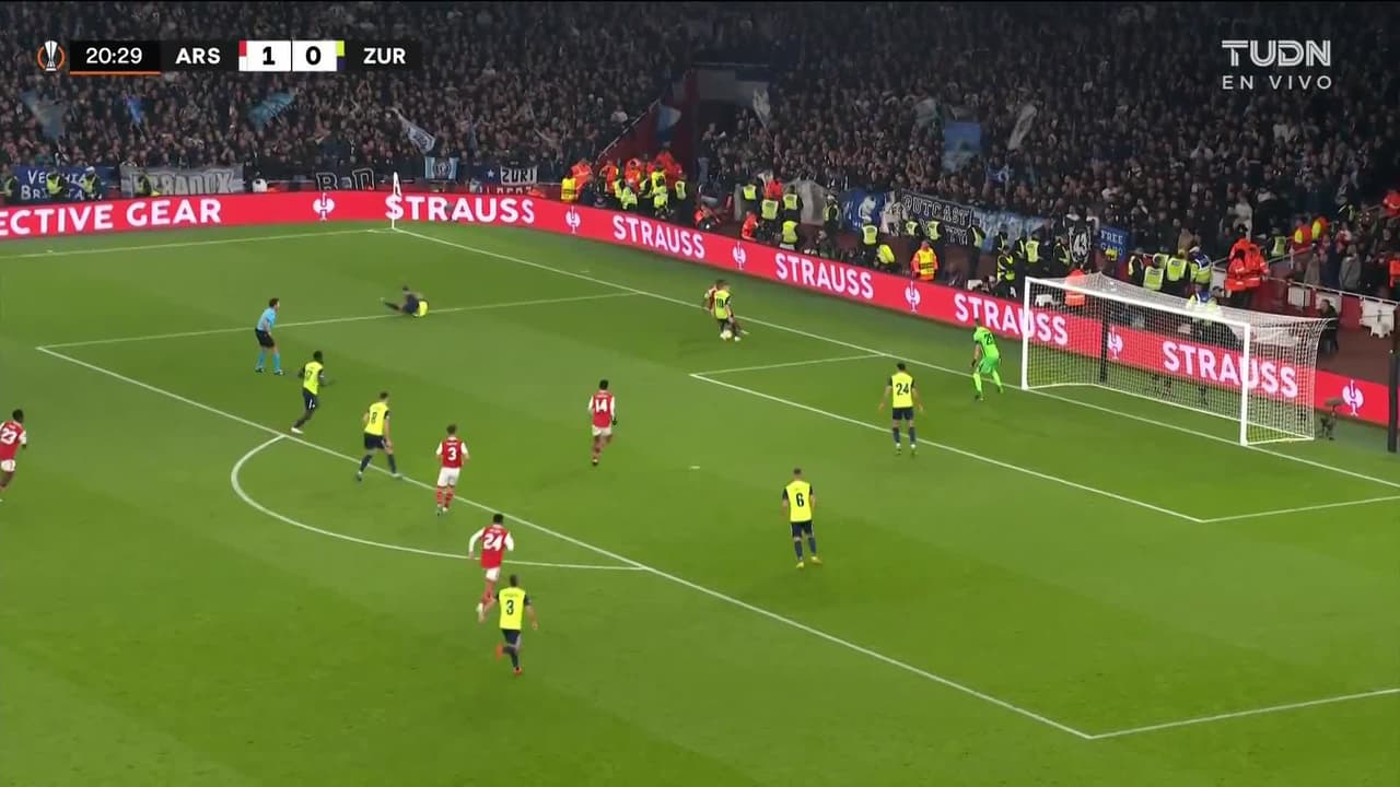 ¡TIRO ATAJADO! disparo por Eddie Nketiah.